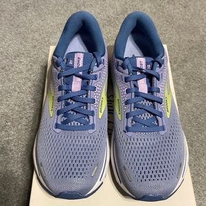 Like NEW Womens Brooks Ghost 14